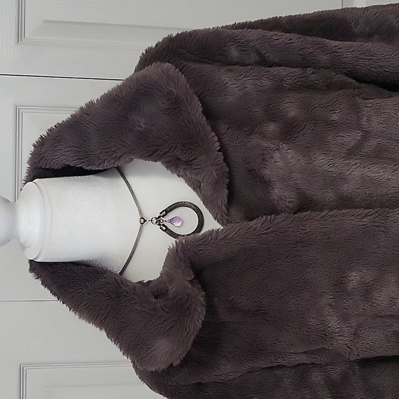 Willow & Root Gray Faux Fur Jacket - Size S - Picture 5 of 11